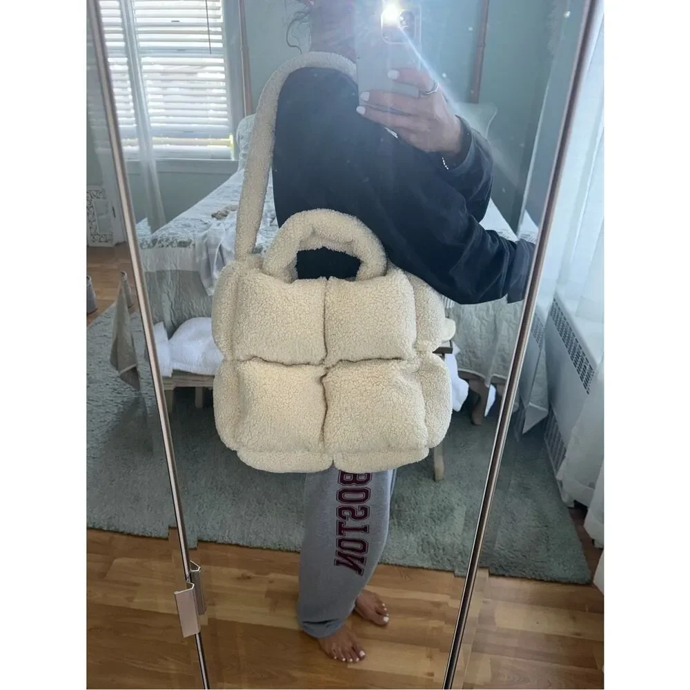 GOOD AMERICAN Sherpa Travel Bag